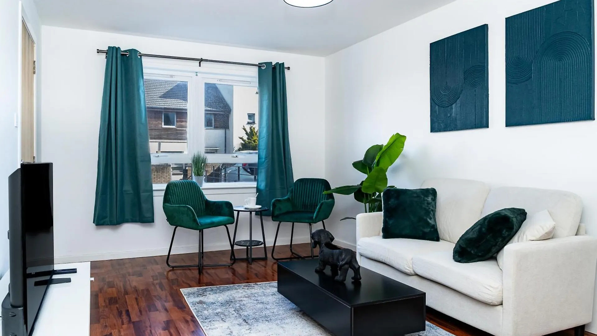 Luxury 3-Bed Townhouse With Free Parking And Central Edinburgh