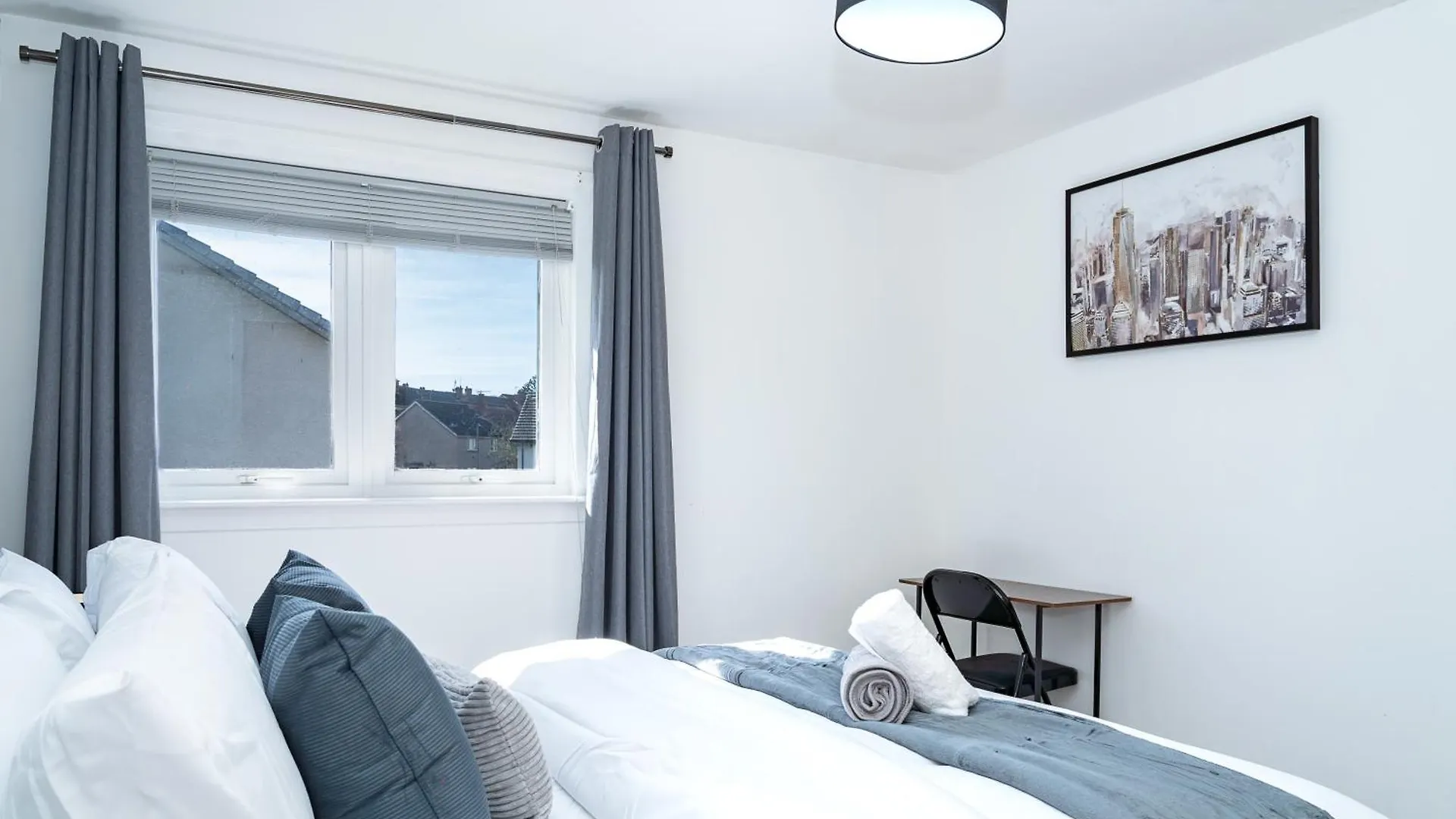 Luxury 3-Bed Townhouse With Free Parking And Central Edinburgh Apartment