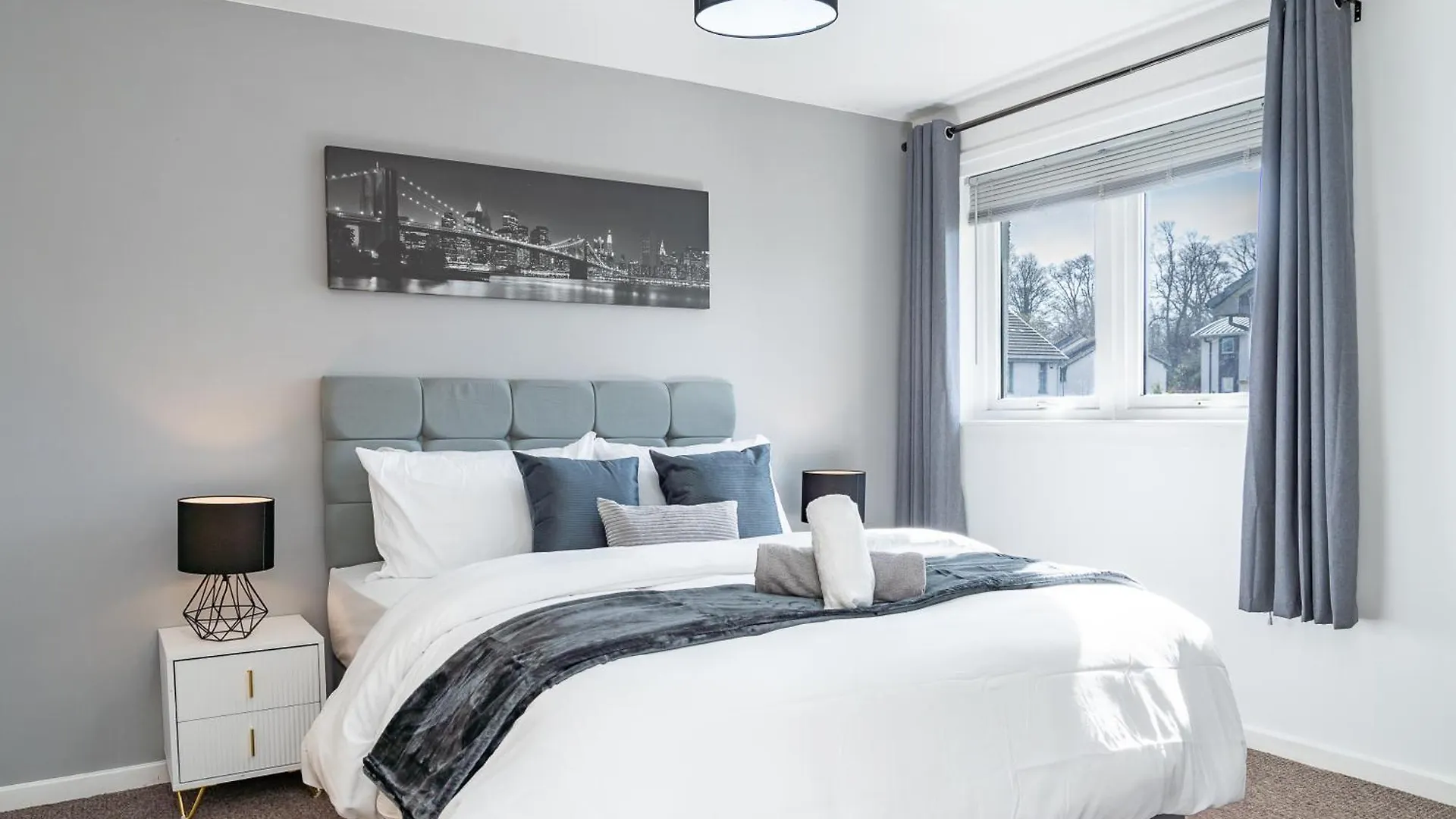 Luxury 3-Bed Townhouse With Free Parking And Central Edinburgh