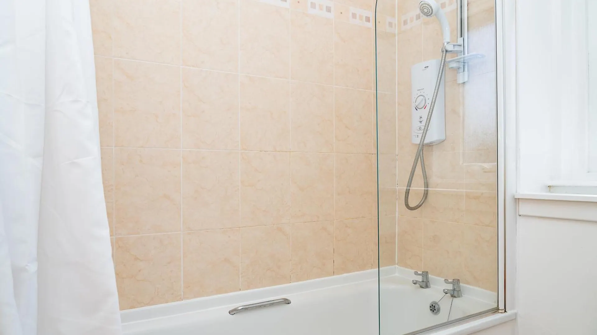 Luxury 3-Bed Townhouse With Free Parking And Central Edinburgh Apartment