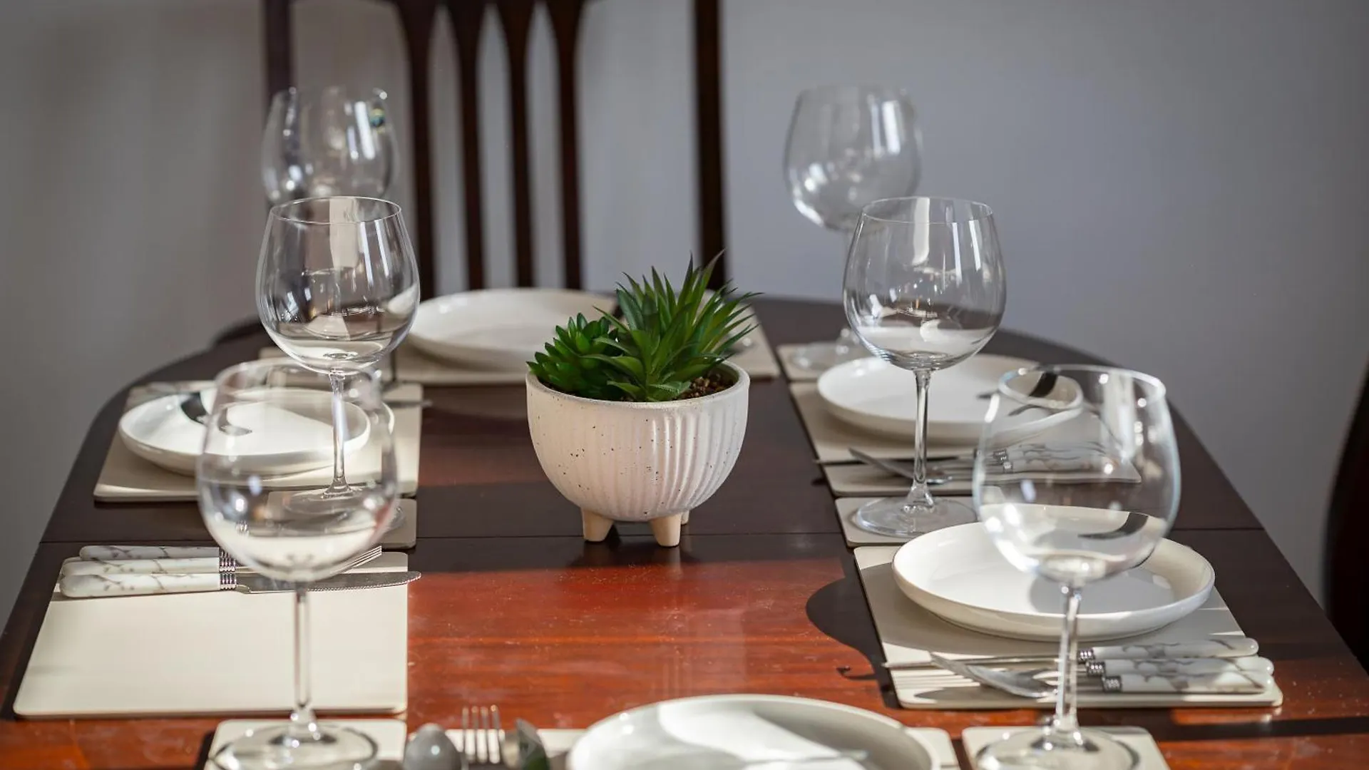 Luxury 3-Bed Townhouse With Free Parking And Central Edynburg