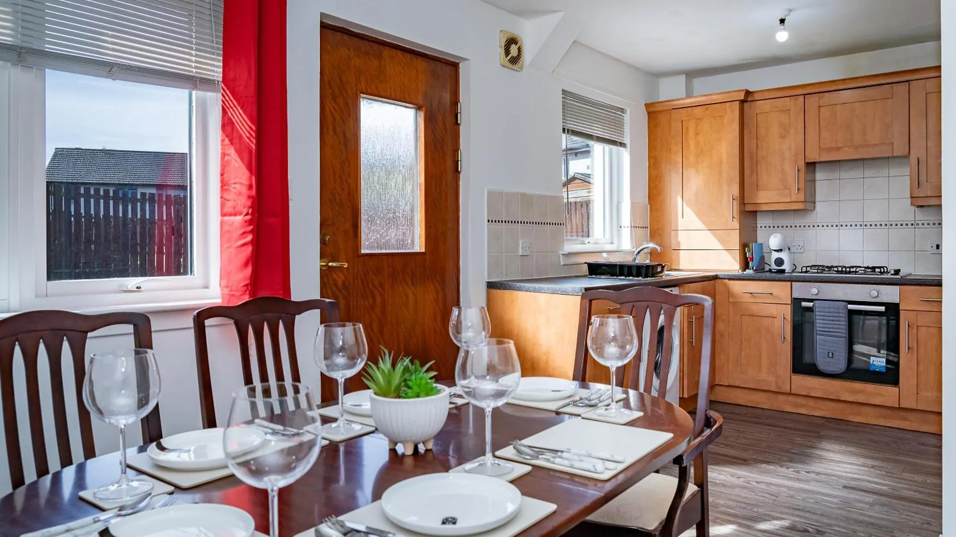 Luxury 3-Bed Townhouse With Free Parking And Central Edynburg 0*,